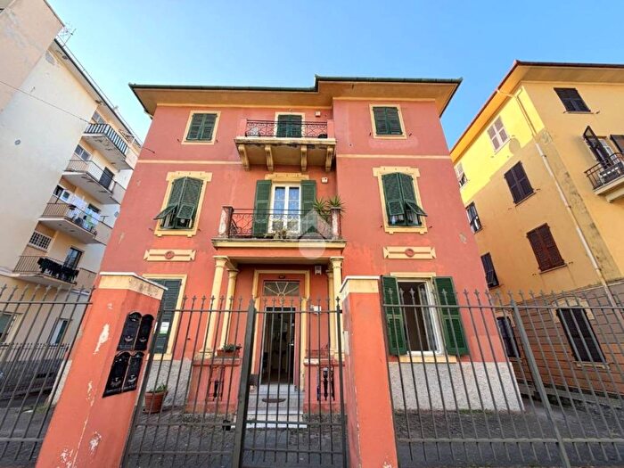 Appartamento trilocale in vendita in Via V Fascie, Centro, Sestri Levante