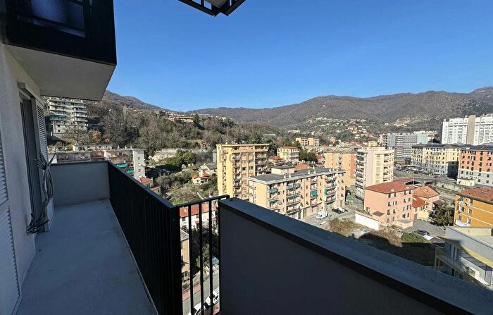 Appartamento con 6 locali in vendita in Via Molassana, Genova