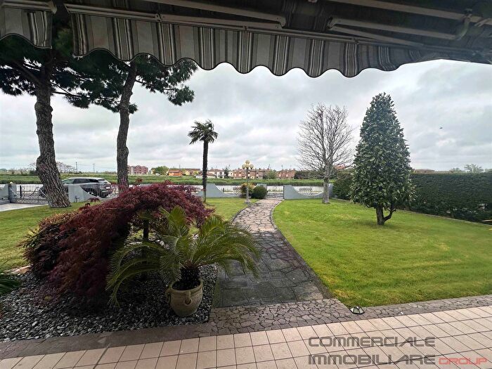 Casa con 17 locali in affitto in Via P E Venturini Sottomarina Chioggia Ve, Chioggia