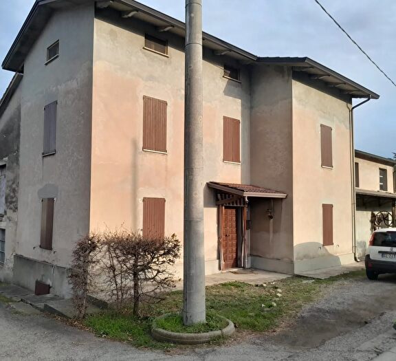Casa con 9 locali in vendita in Località Bannone, Traversetolo