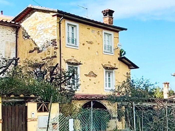 Casa quadrilocale in vendita in Pietrasanta