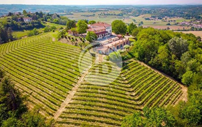 Casa con 6 locali in vendita in Asti