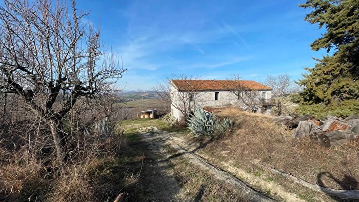 Casa con 6 locali in vendita in Contrada San Gregorio Snc, Ripatransone