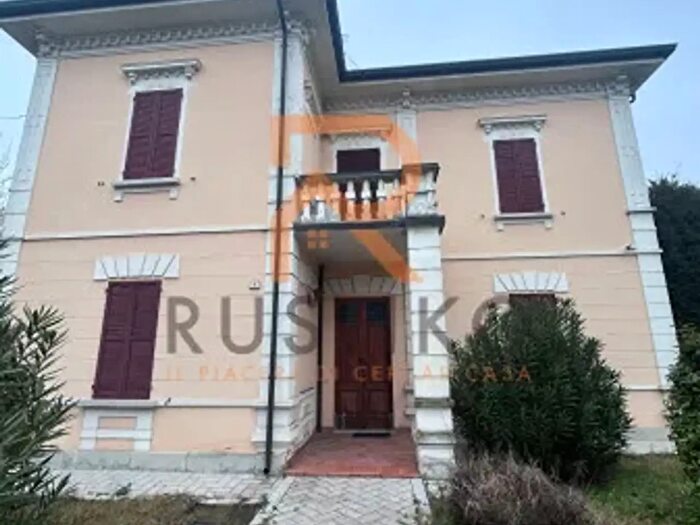 Casa con 6 locali in vendita in Via Camillo Benso di Cavour C, Suzzara