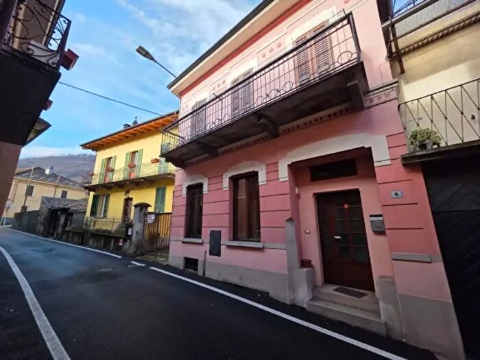 Casa quadrilocale in vendita in Via dei Martiri, Casale Corte Cerro