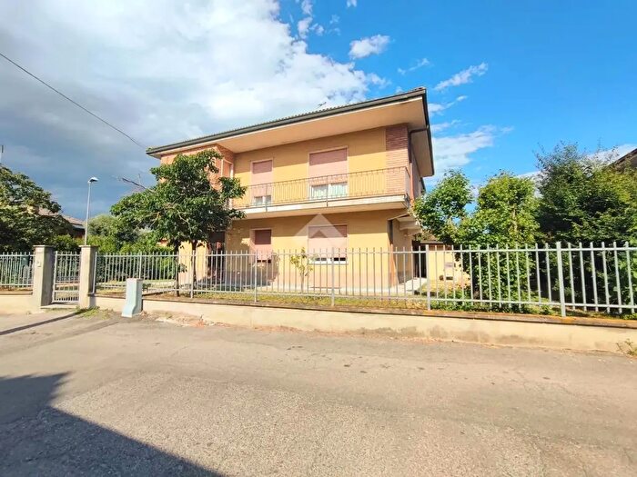 Casa con 9 locali in vendita in Strada Crevenzolo, Viguzzolo