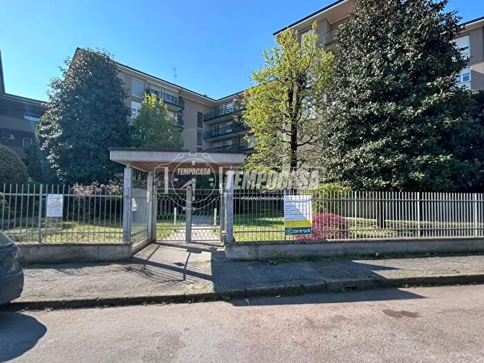 Appartamento trilocale in vendita in Via Enrico Spelta, Lodi