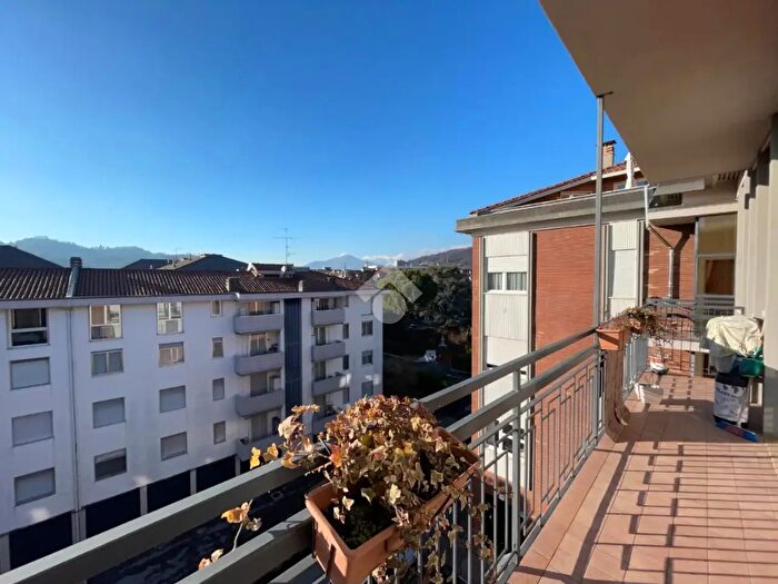 Appartamento quadrilocale in vendita in Via del Ponte Pietra, Bergamo