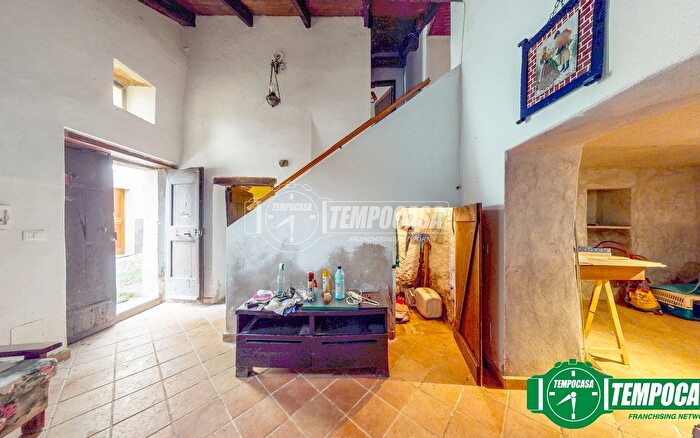 Casa con 6 locali in vendita in Località Battagliosi, Molare