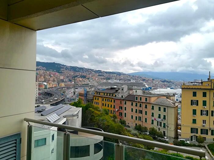 Appartamento trilocale in vendita in Piazza Baldini, Genova