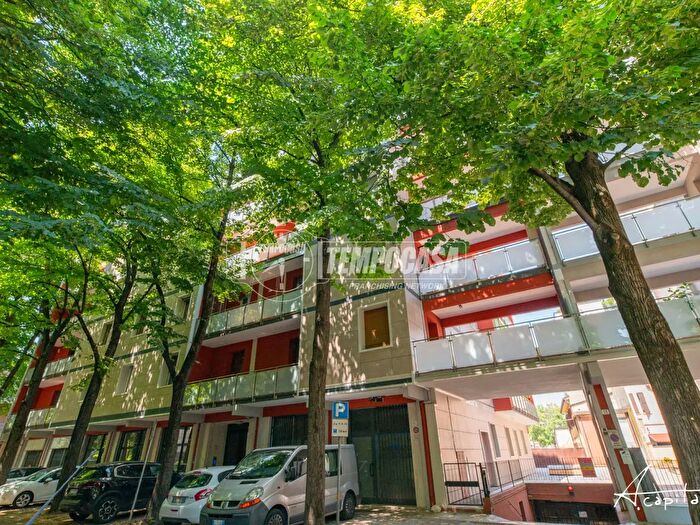Appartamento con 5 locali in vendita in Via Montesabotino B, Modena