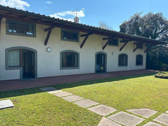 Casa con 6 locali in affitto in Via Corsica, Roma Imperiale, Forte dei Marmi