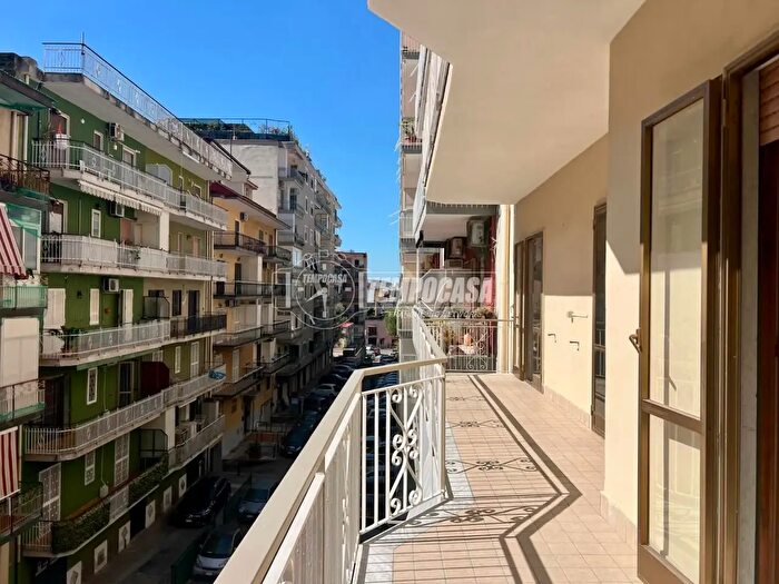 Appartamento trilocale in vendita in Via Vincenzo Ciardo, Napoli