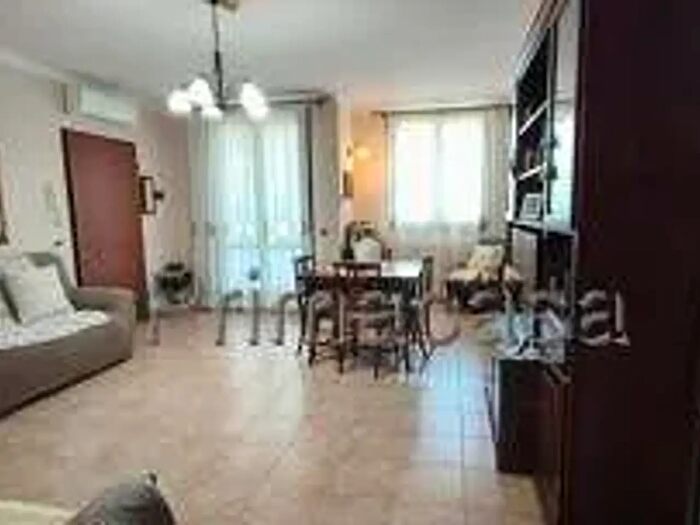 Appartamento con 5 locali in vendita in Novellara