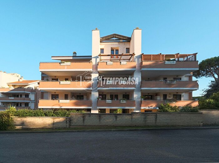 Appartamento trilocale in vendita in Via Cassia, Roma