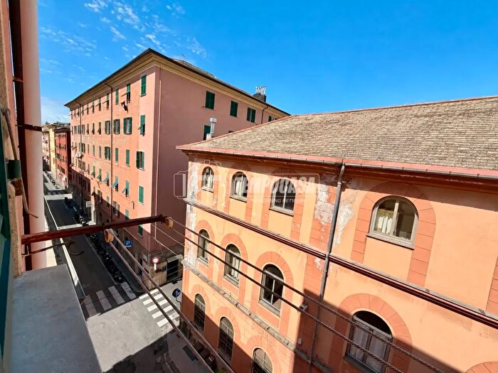Appartamento trilocale in vendita in Via Ursone da Sestri, Genova