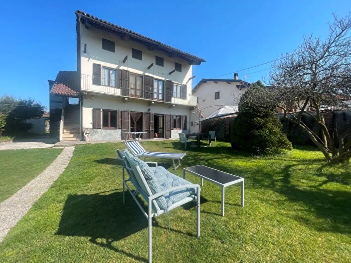Casa con 8 locali in vendita in Via Michele Chiesa, San Giorgio Canavese