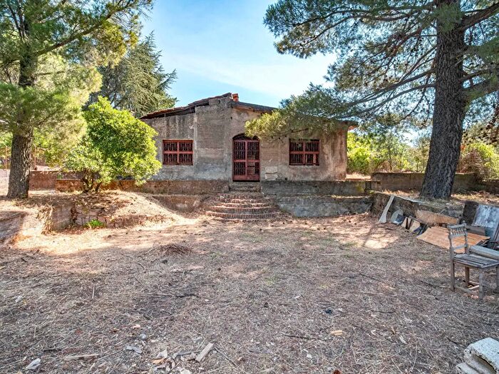 Casa con 8 locali in vendita in Via Cesare Beccaria, Pedara