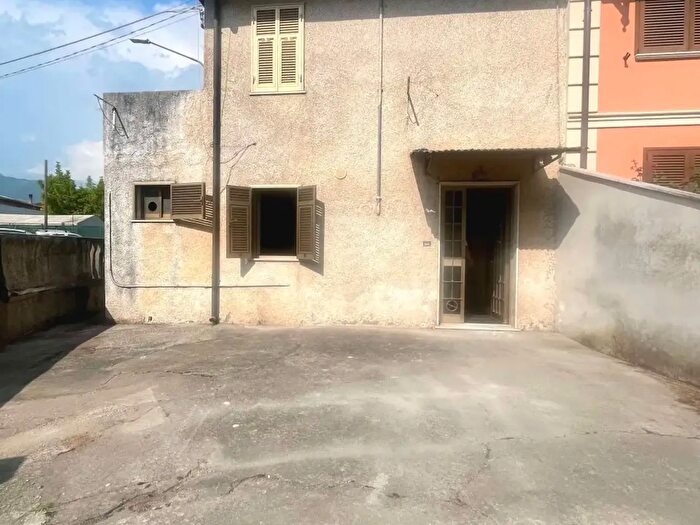 Casa bilocale in vendita in Via Pradaccio, Massa