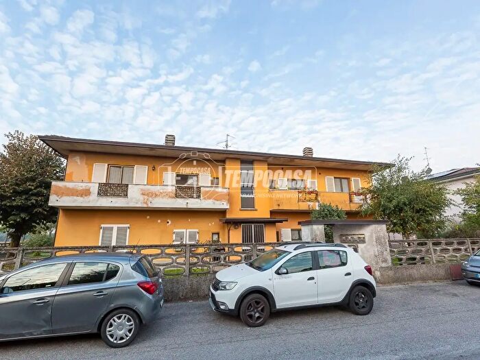 Appartamento trilocale in vendita in Via Don Luigi Barbieri, Izano