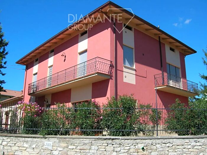 Casa con 5 locali in vendita in Panicale
