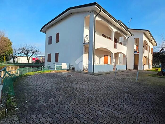 Appartamento quadrilocale in vendita in Via I Maggio, Borgo Virgilio