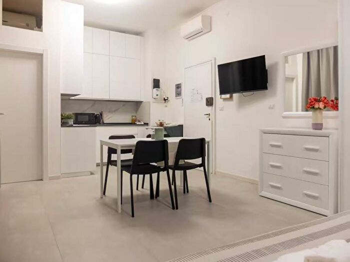 Appartamento monolocale in affitto in Via della Moscova, Moscova, Milano