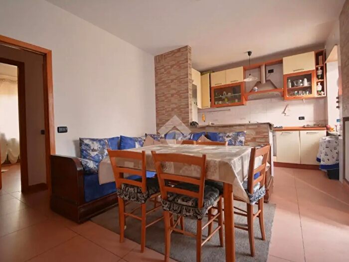 Appartamento trilocale in vendita in Via SMaria Molgora, Burago Di Molgora