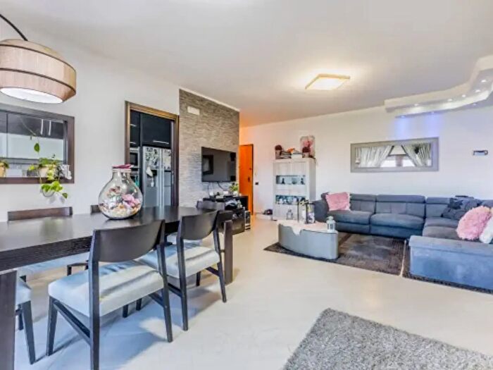 Appartamento con 5 locali in vendita in Via Emilia, Pontinia