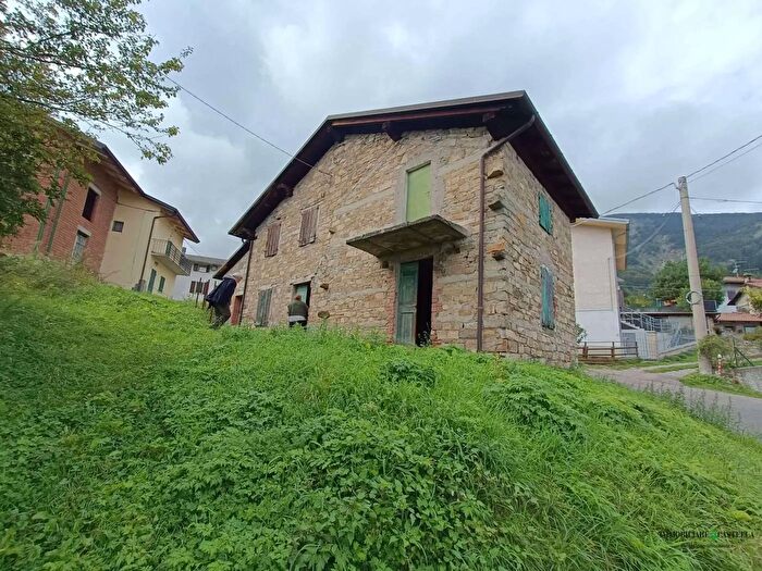 Casa in vendita in Via di Pradancino Villa Minozzo, Villa Minozzo