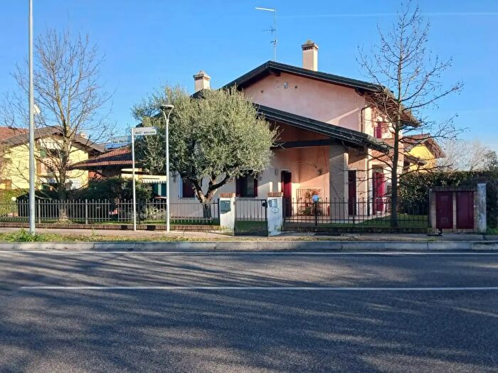 Casa con 10 locali in vendita in Romans DIsonzo