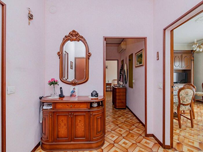 Appartamento trilocale in vendita in Via Costantino Baroni, Gratosoglio, Milano