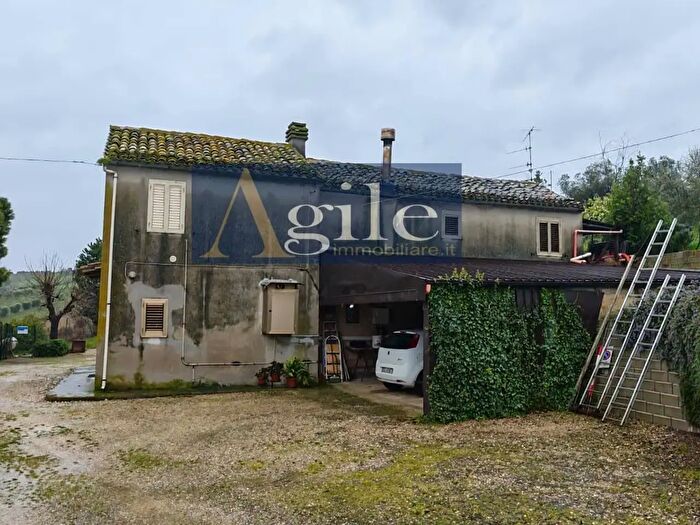 Appartamento con 8 locali in vendita in Contrada Lava, Offida