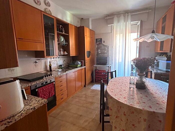 Appartamento con 5 locali in affitto in Via Alceste Giovannini, Bolognina, Bologna