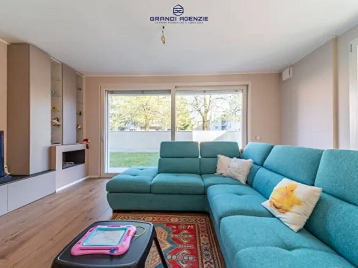 Appartamento trilocale in vendita in Via Ciro Menotti, Parma