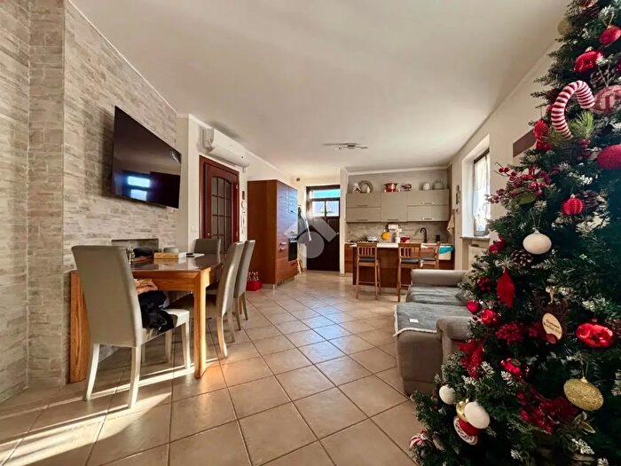 Casa quadrilocale in vendita in Via Buniva, None