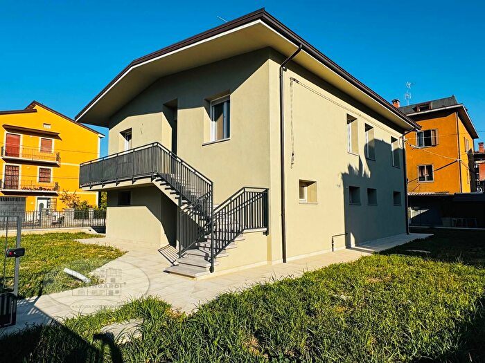 Casa con 9 locali in vendita in Formigine