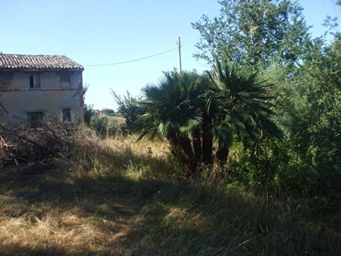 Casa con 6 locali in vendita in Piazza Santa Maria, Belvedere Ostrense