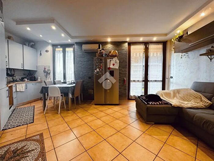 Appartamento trilocale in vendita in Via Don Carlo Gnocchi, Casatenovo