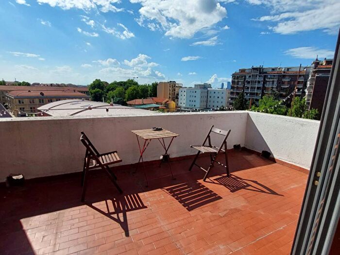Appartamento trilocale in affitto in Via Odoardo Tabacchi, Corso San Gottardo, Milano