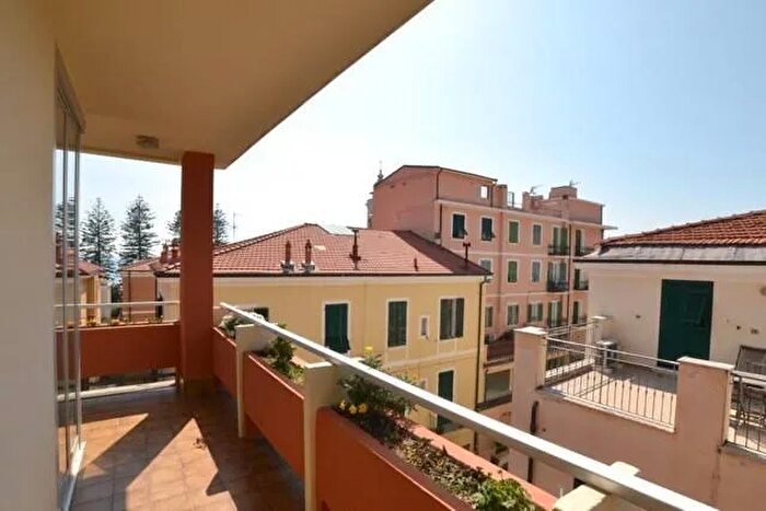 Appartamento con 6 locali in vendita in Via Leopoldo Jung Bordighera, Bordighera