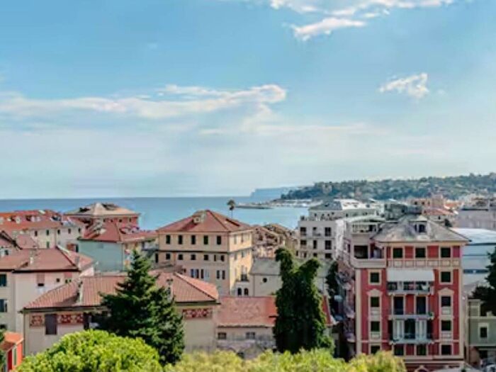 Appartamento trilocale in affitto in VIA MILANO, Centro, Varazze