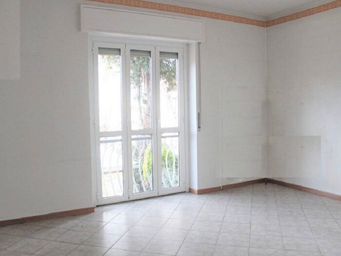 Appartamento trilocale in affitto in Via Roma, Centro, Grandate