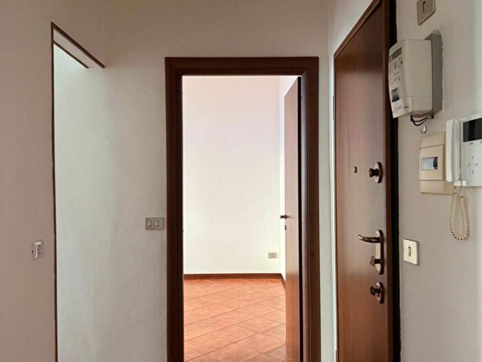 Appartamento trilocale in affitto in Via Luca Signorelli, Paolo Sarpi, Milano