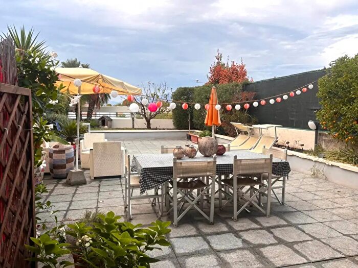Appartamento con 6 locali in vendita in Via Pisacane, Viareggio