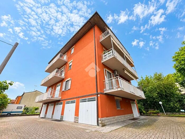 Appartamento trilocale in vendita in Via Quarantola, Forli'