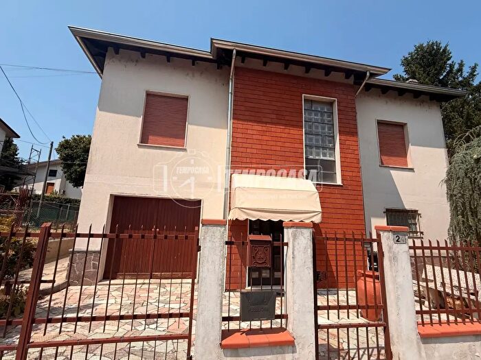 Casa trilocale in vendita in Via Ginestre, Castel San Giovanni