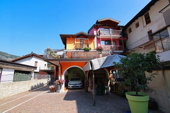 Casa con 7 locali in vendita in Via Canestrini, Ala