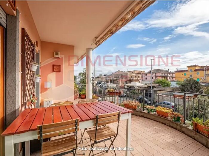 Appartamento con 5 locali in vendita in Via delle Due Torri, Roma