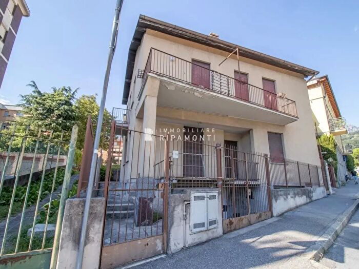 Casa con 6 locali in vendita in Via Tonio da Belledo, Lecco